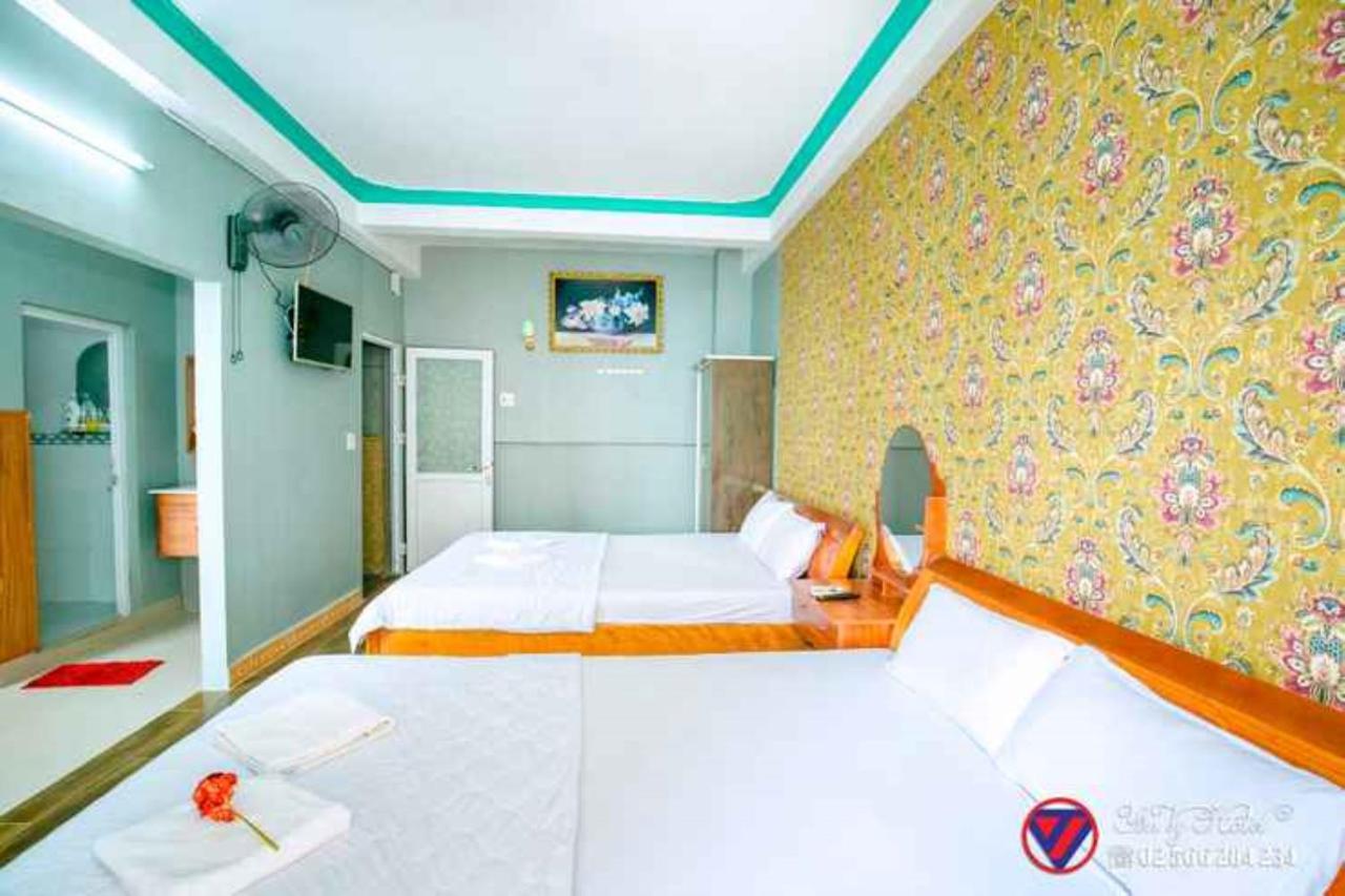 Yen Vy Hotel Куїнон Екстер'єр фото
