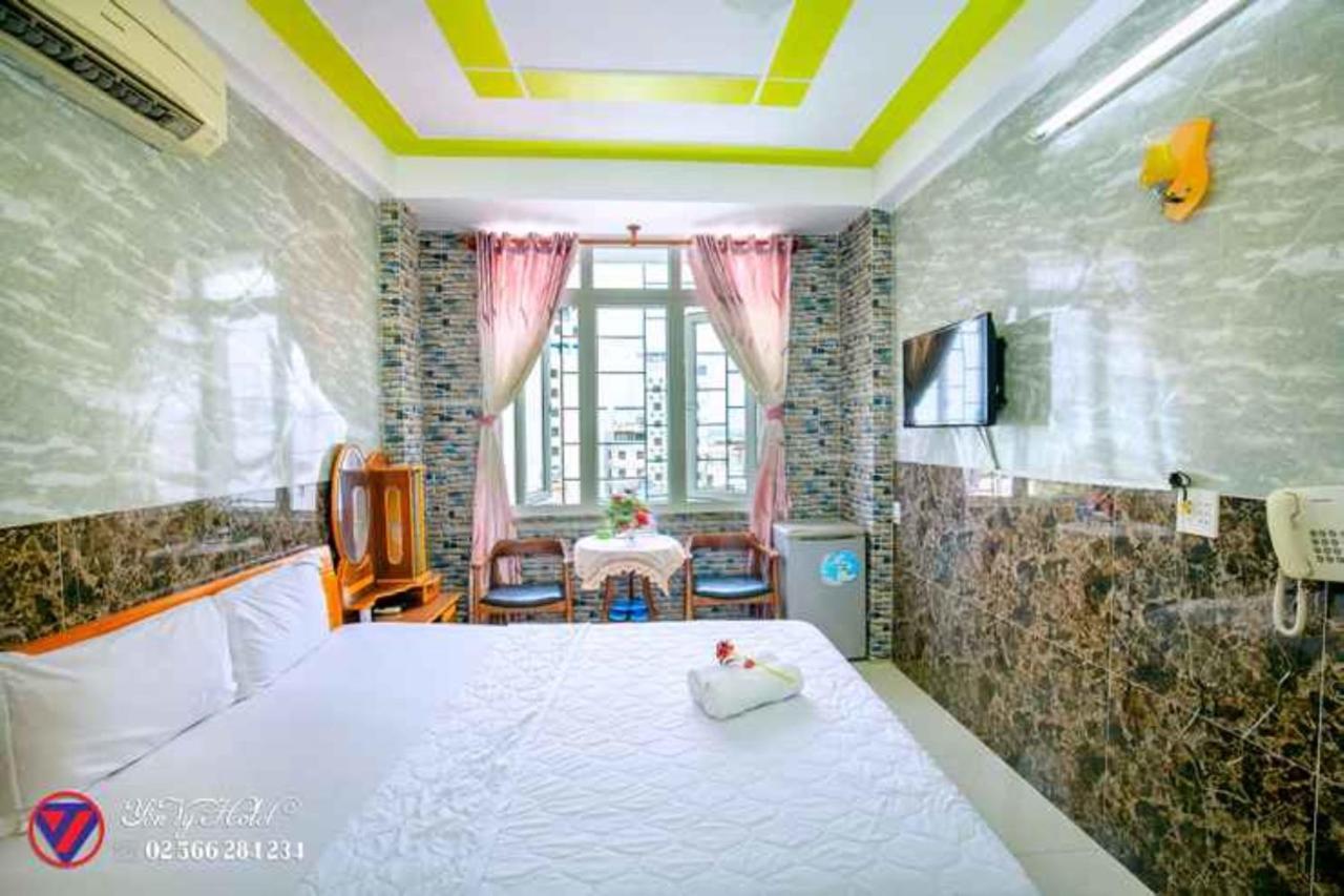 Yen Vy Hotel Куїнон Екстер'єр фото