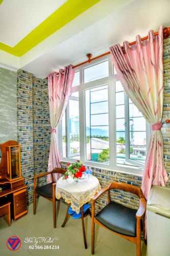 Yen Vy Hotel Куїнон Екстер'єр фото