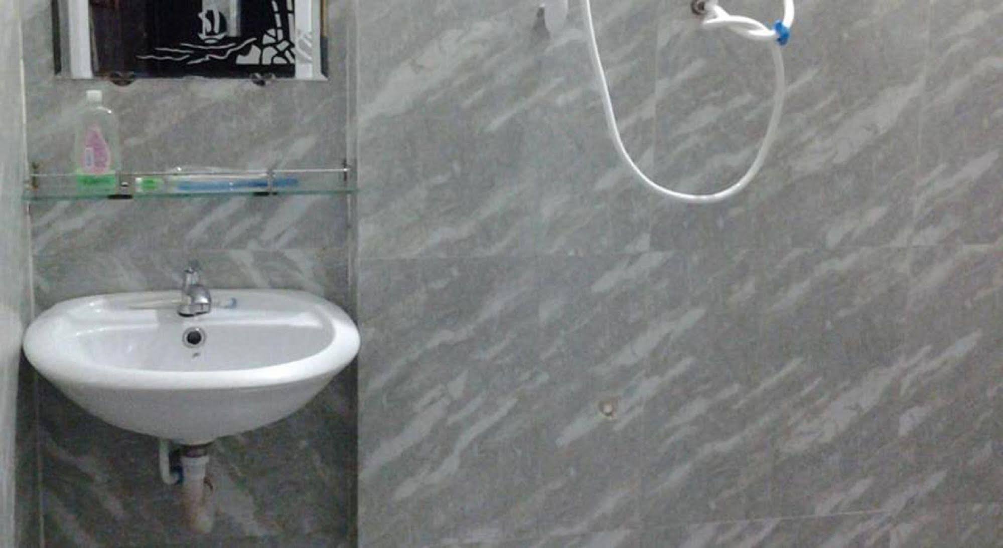 Yen Vy Hotel Куїнон Екстер'єр фото