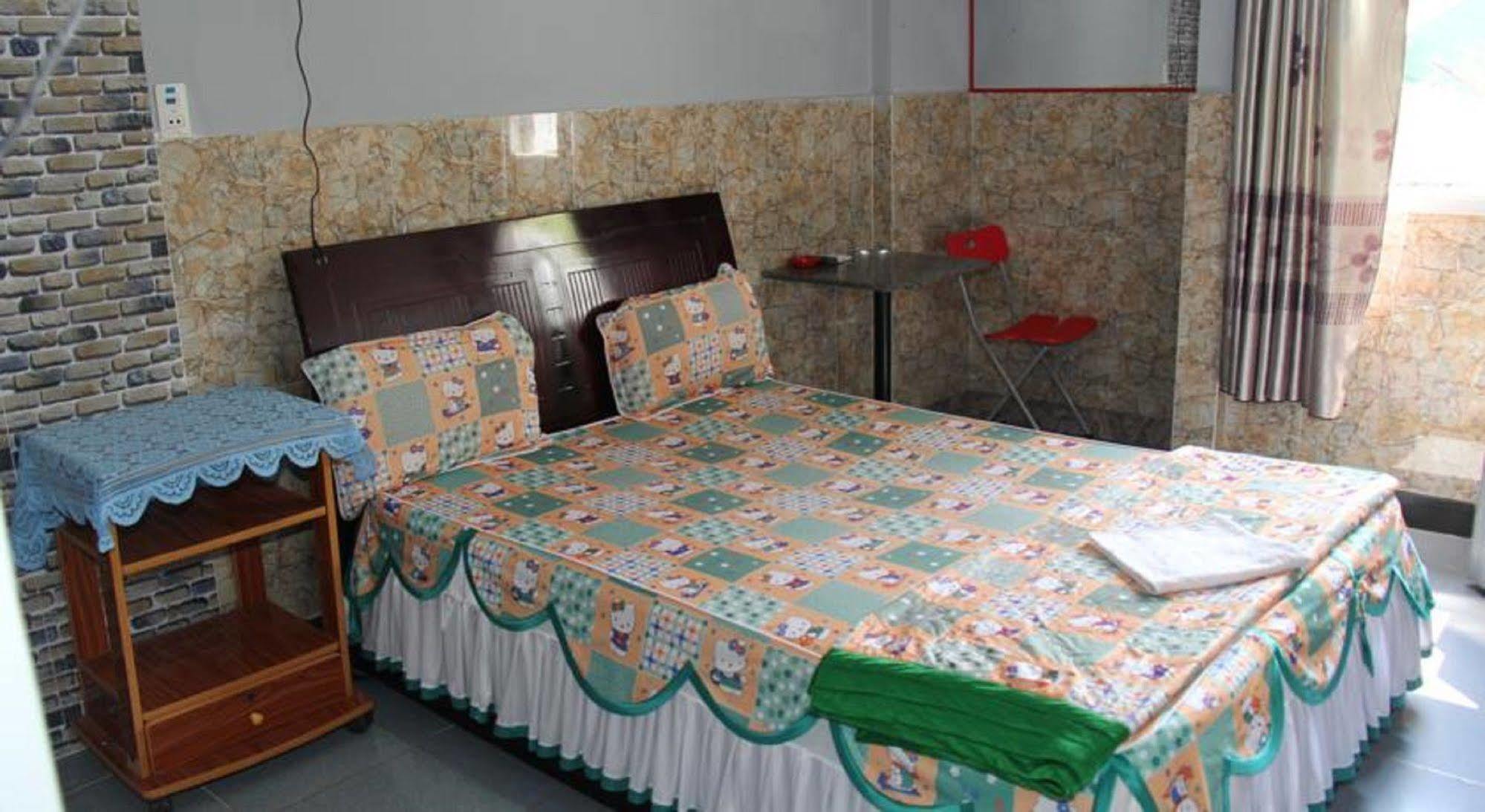 Yen Vy Hotel Куїнон Екстер'єр фото