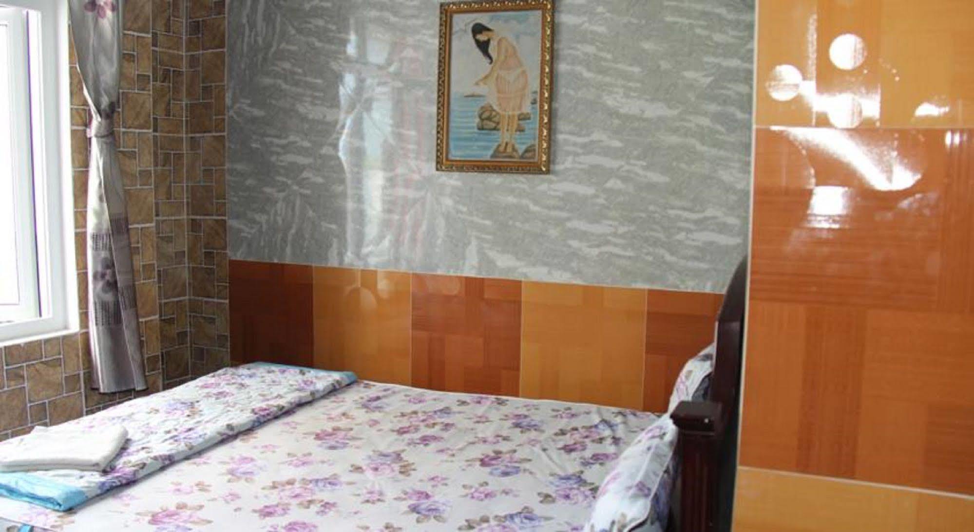 Yen Vy Hotel Куїнон Екстер'єр фото