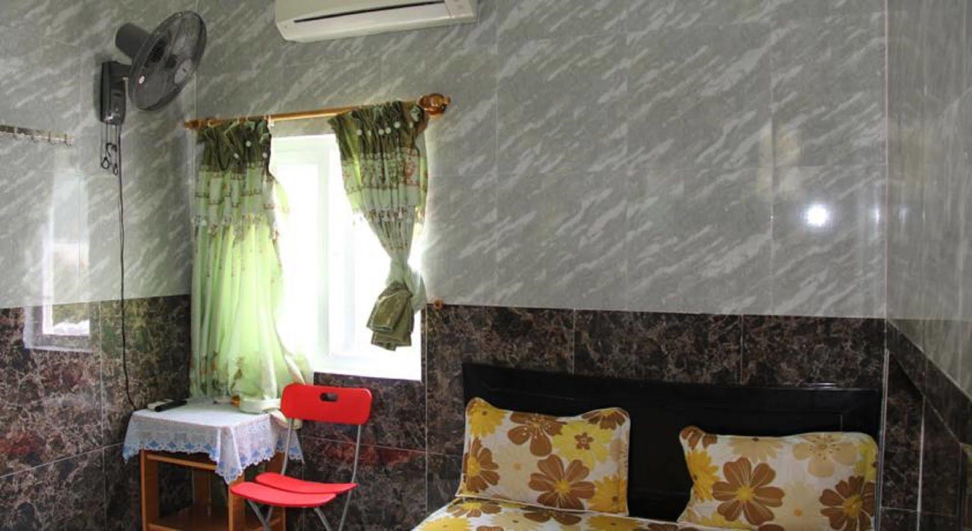 Yen Vy Hotel Куїнон Екстер'єр фото